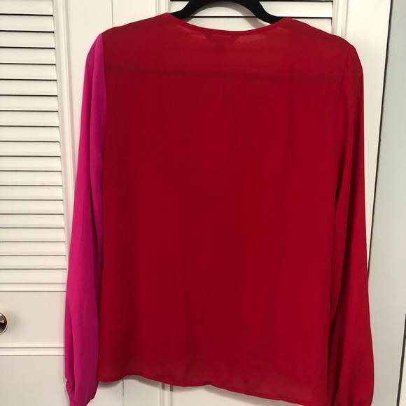 Express twist front blouse - Picture 3 of 3